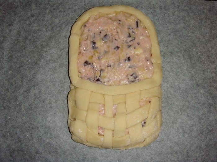 «Лапти» из дрожжевого теста с банановой начинкой