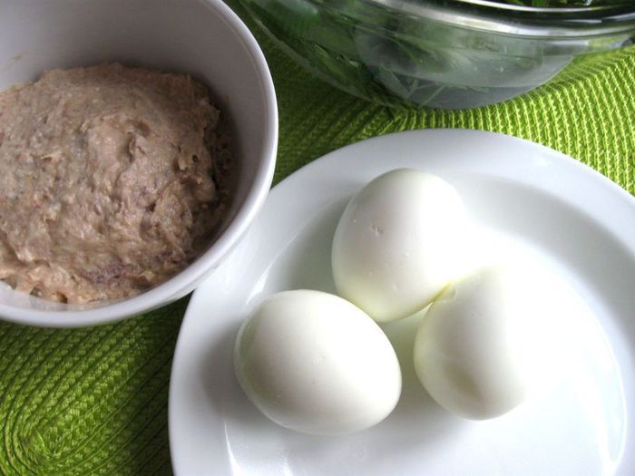 Яйца с пармезаном и тунцом 