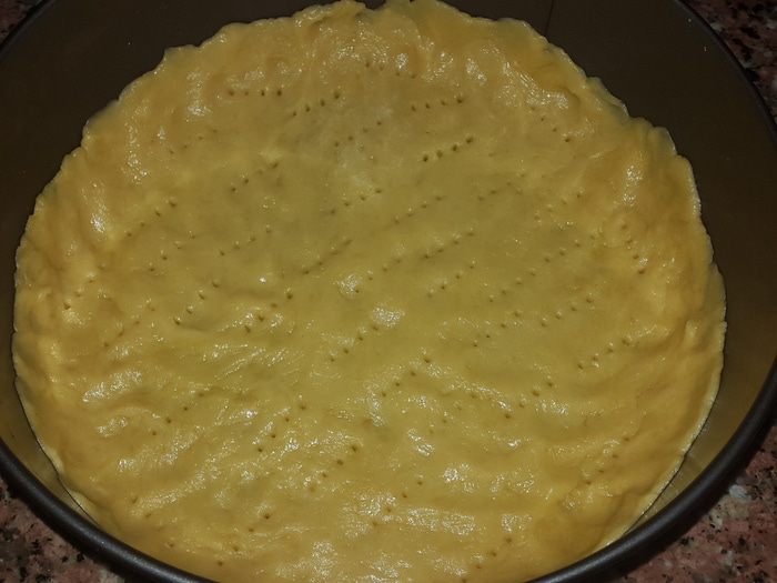 Киш с брокколи, тунцом и сыром