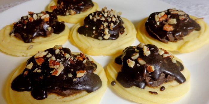 Сливочное песочное печенье с трюфельной начинкой