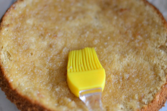 Медовый торт с малиновым мармеладом