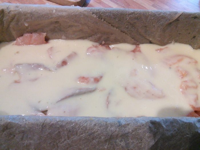 Запеканка из лосося с кабачком и пореем