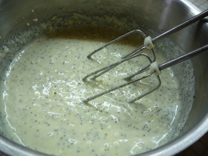 Маковая запеканка с черной смородиной