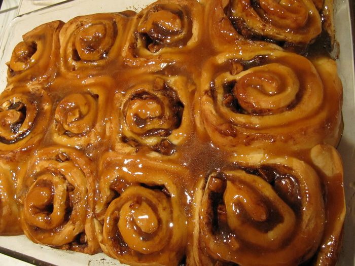 Синнабон с яблоками и карамелью (Caramel Apple Cinnamon Rolls)