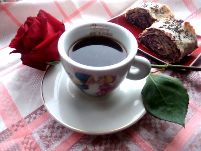 Карамельный кофе под сливочной шапочкой