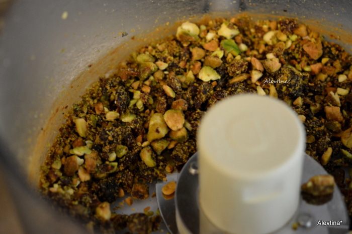 Печенье шоколадное с фисташками