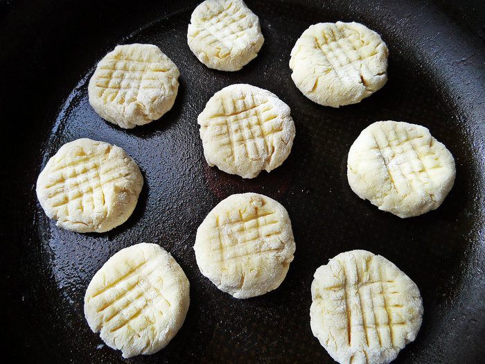 Картофельные пышечки с маком