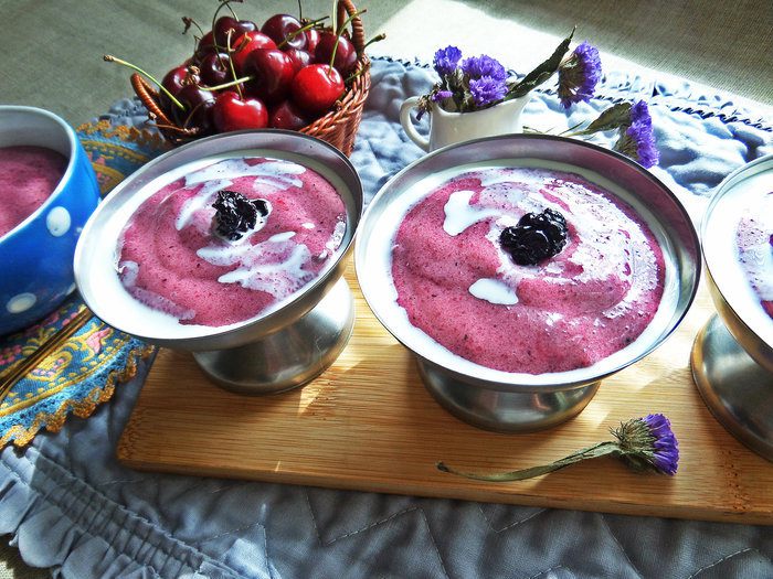 Черничный мусс под сливками