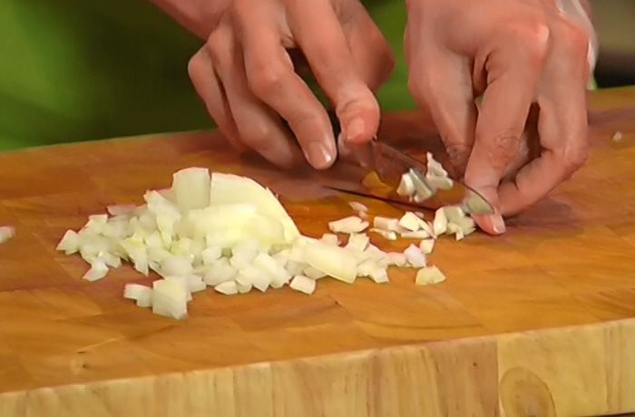 Биточки из тофу с зеленью и грецкими орехами 