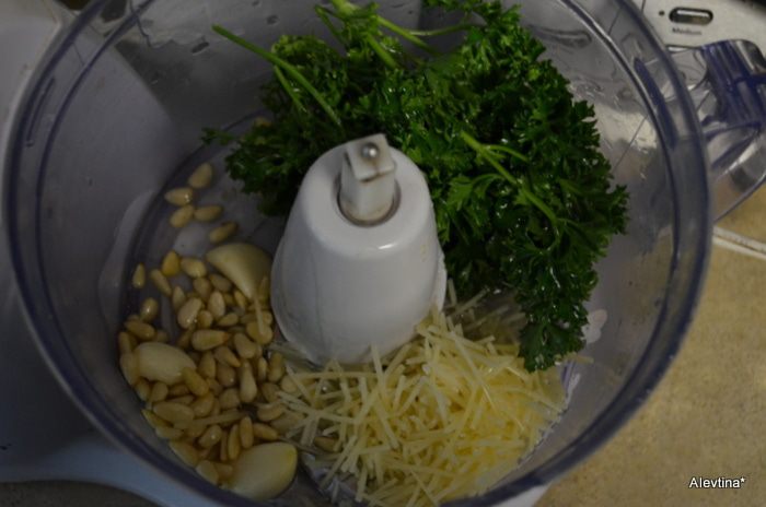 Суп куриный с зеленым горошком 