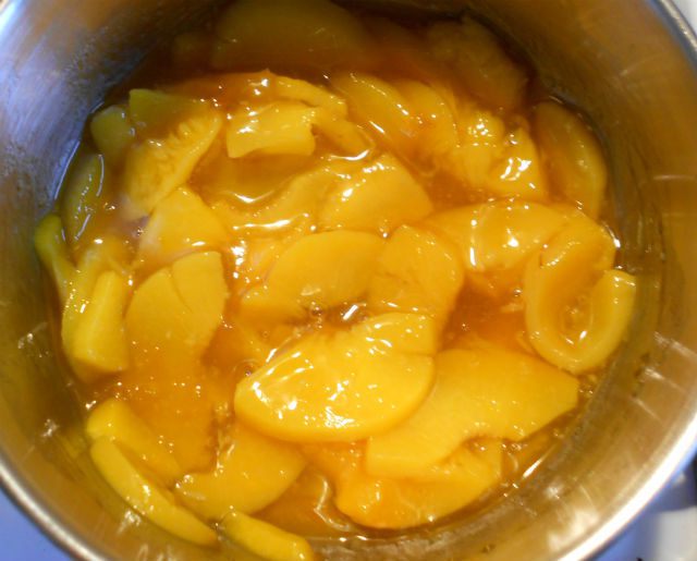 Пирог-цветок с персиками