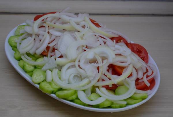 Грузинский салат с ореховой заправкой