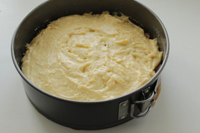 Кекс с яблоками и грецкими орехами