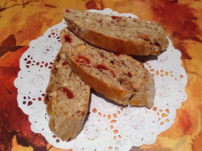 Бискотти с вишней и миндалем