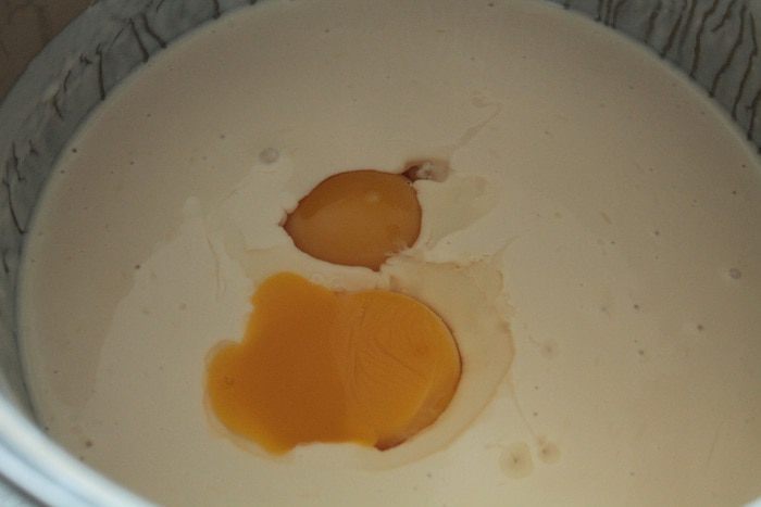 Пирог с персиками и пудингом из ряженки