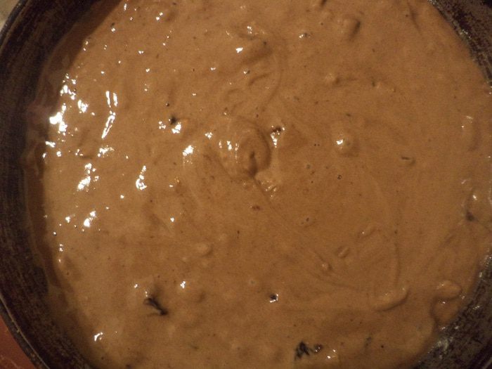 Медовый торт с черносливом и грецкими орехами