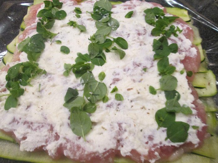 Рулет из курицы в цукини
