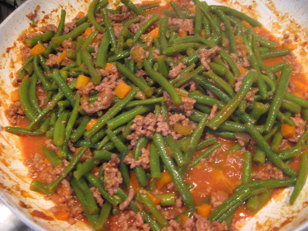 Стручковая фасоль с мясным рагу