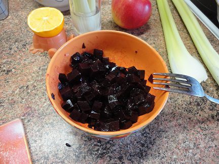 Свекольный салат с орехами