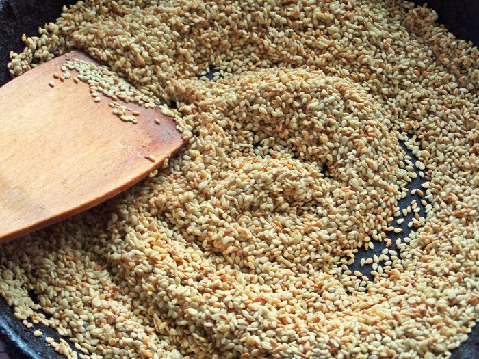 Кунжутное печенье на жареной муке