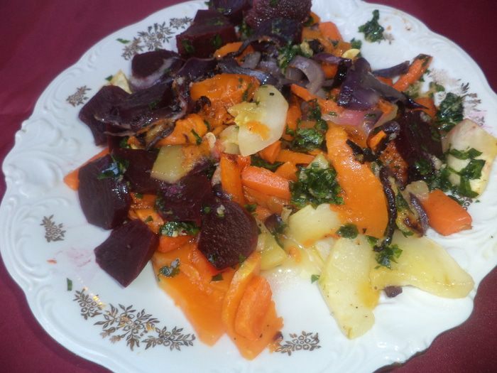 Теплый салат из тыквы, моркови и свеклы