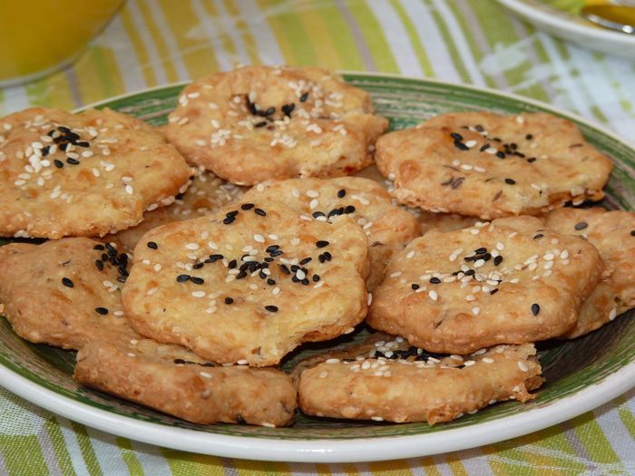 Сырное печенье с тмином и кунжутом