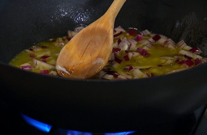Рисовая каша со сморчками и зеленым горошком