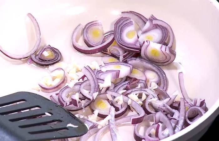 Артишоки со шпинатом на тостах 