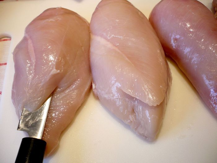 Финиковые куриные грудки с томатами и сельдереем