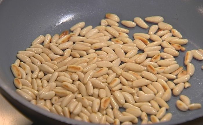 Гренки с баклажанами и моцареллой 