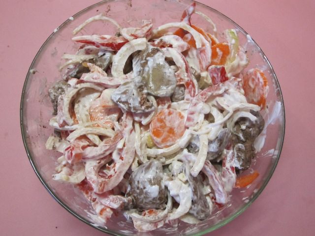 Куриная печень с овощами в духовке