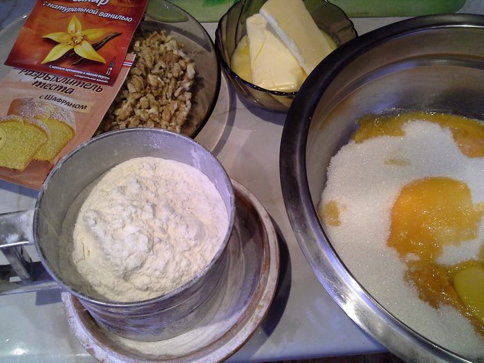 Торт &amp;quot;Особенный&amp;quot;, грецкие орехи под безе