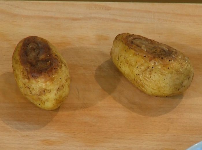 Картофель, начиненный творогом и копченой рыбой 