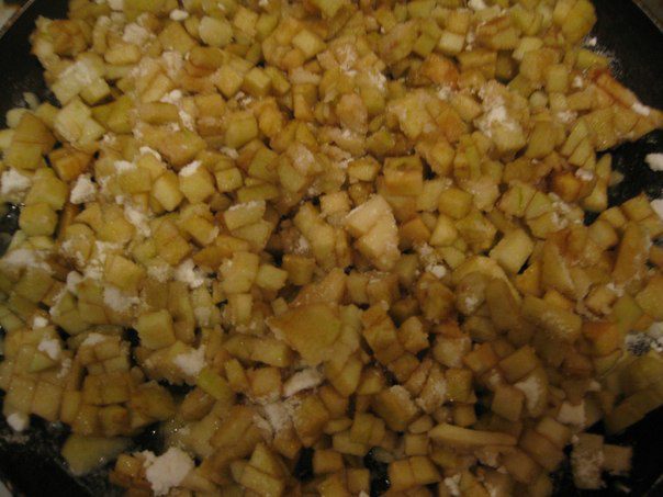 Картофельные пирожки с яблоками