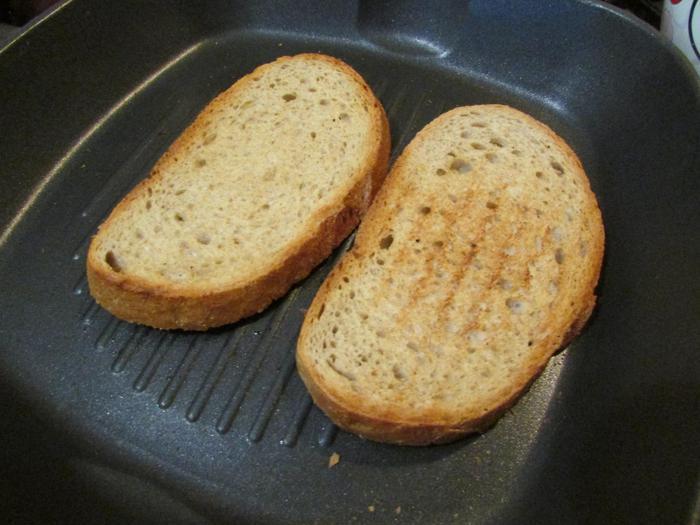 Хеннеброд (Хлеб с курицей)