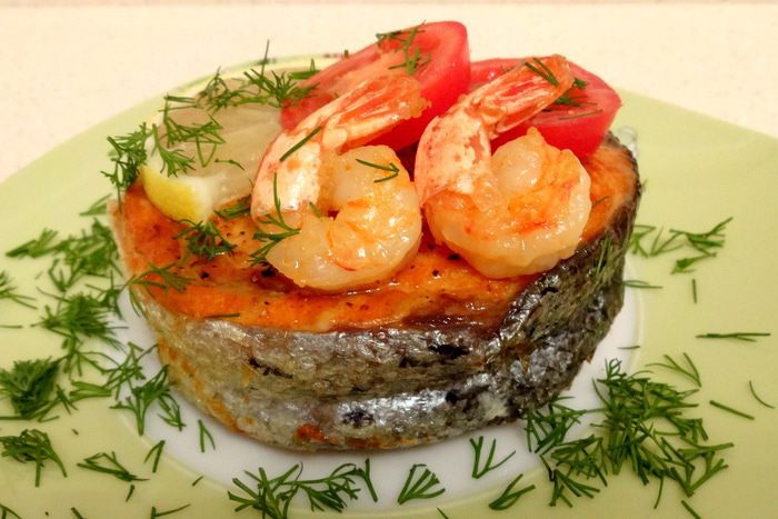 Медальоны из лосося с креветками