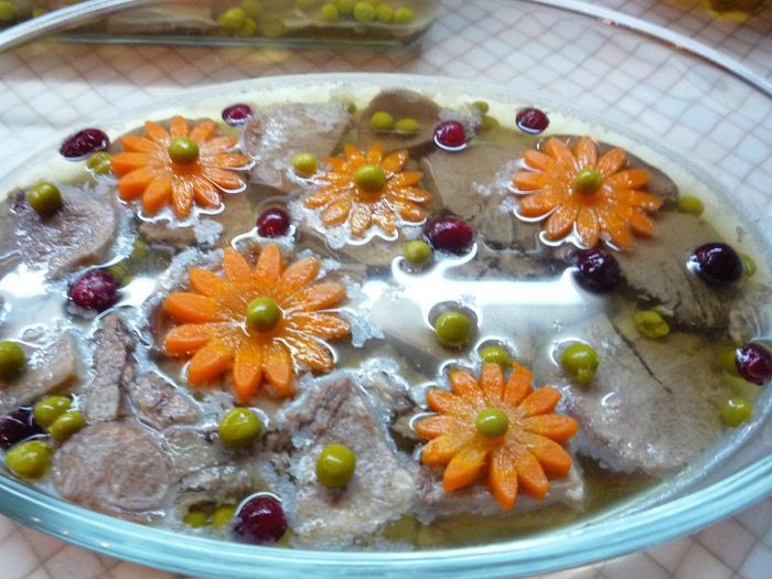Заливное из говяжьего и свиного языков