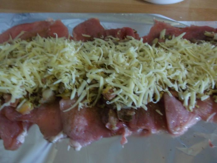 Мясной рулет с квашеной капустой