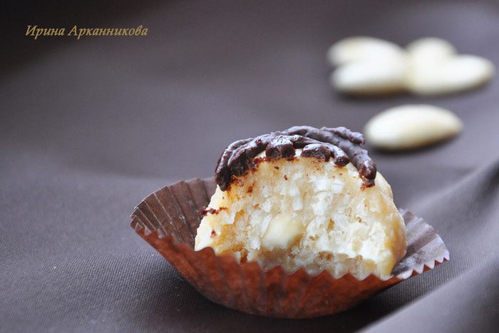 Кокосовые конфеты с печеньем и миндалем