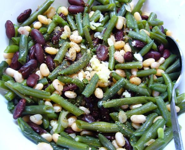 Салат из трех видов фасоли
