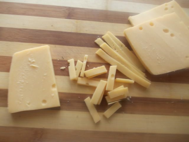 Салат с сыром и маринованными шампиньонами