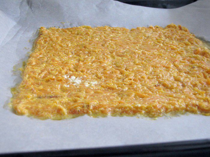 Рулет из моркови с сыром и зеленью