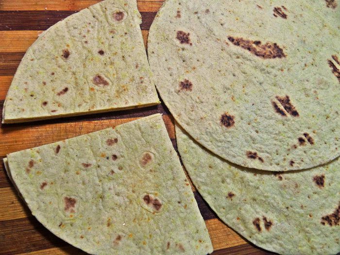 Пироги из тортильи с картошкой и беконом