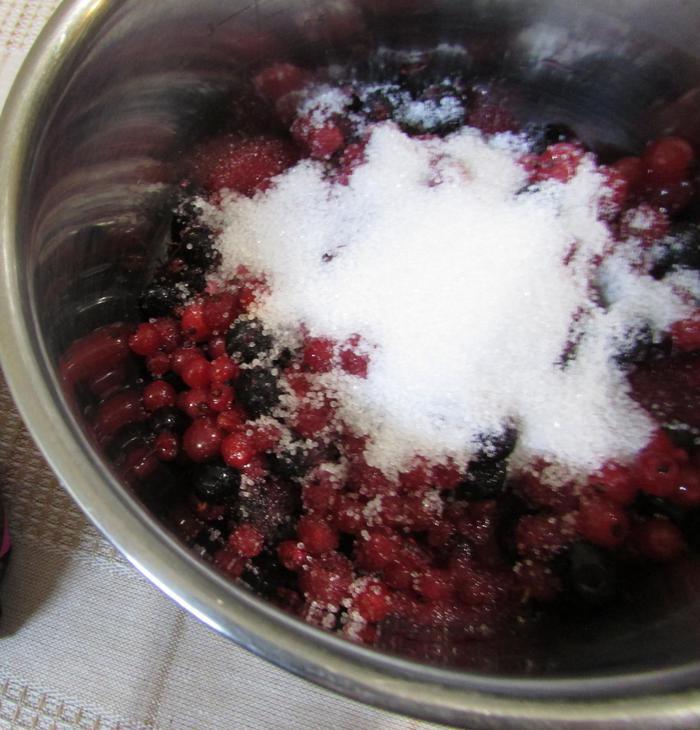 Печенье «Сердечки» с красной смородиной