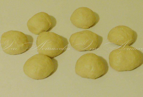 Пирог с творожными розами