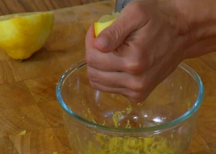 Томленая ягнятина с лимонным соусом