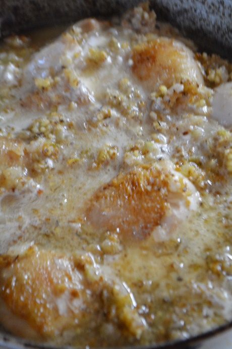 Куриные голени в чесночно-ореховом соусе