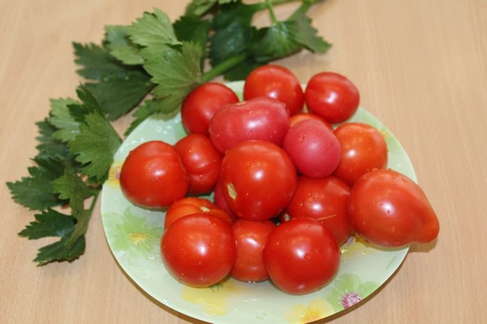 Помидоры с сельдереем