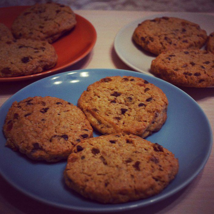 Овсяное печенье с изюмом и кусочками шоколада