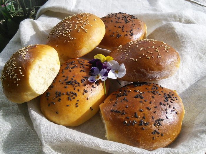 Булочки для бургеров и капустный салат 